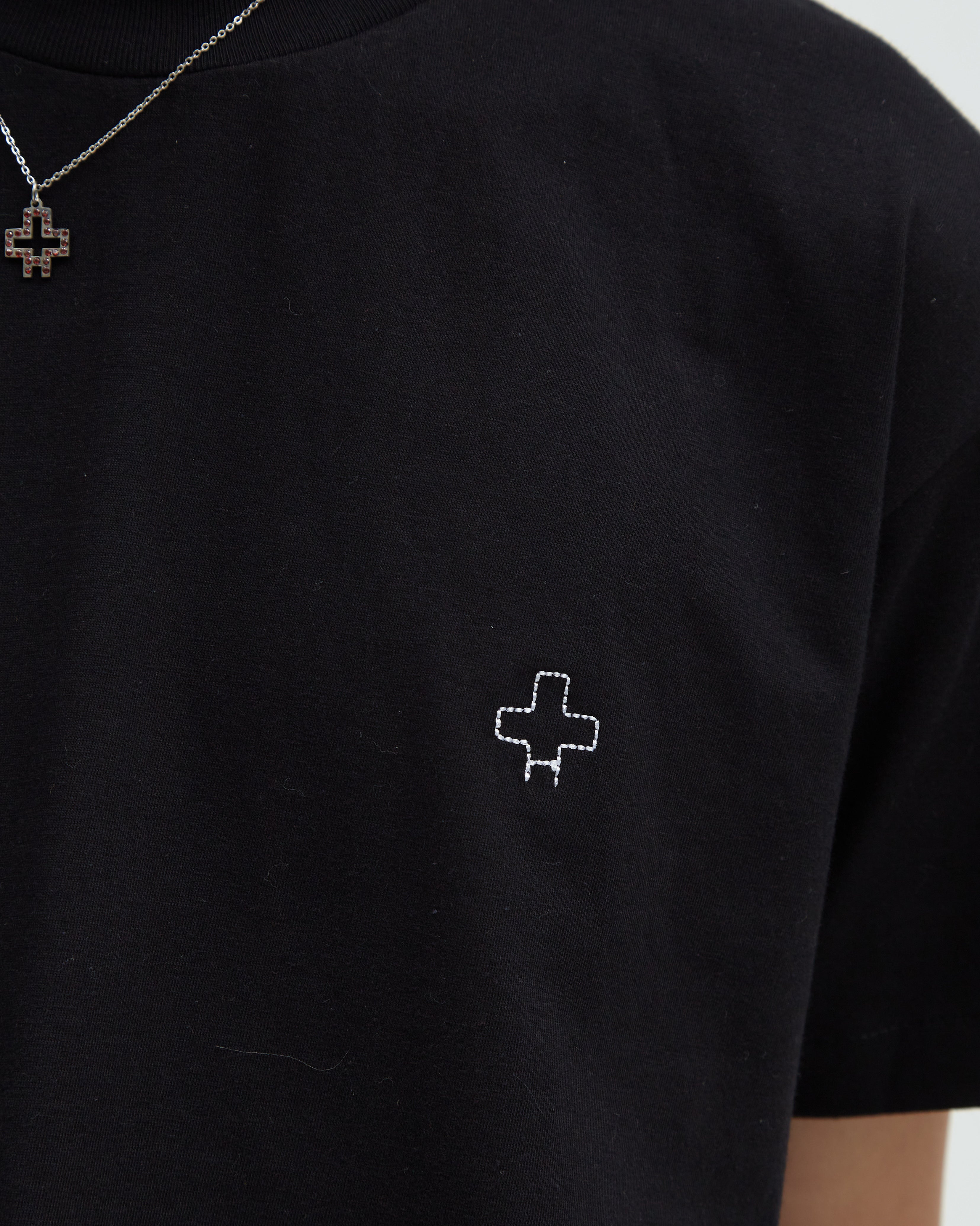 Hotel Basic Logo Embroidery Tee [Black]