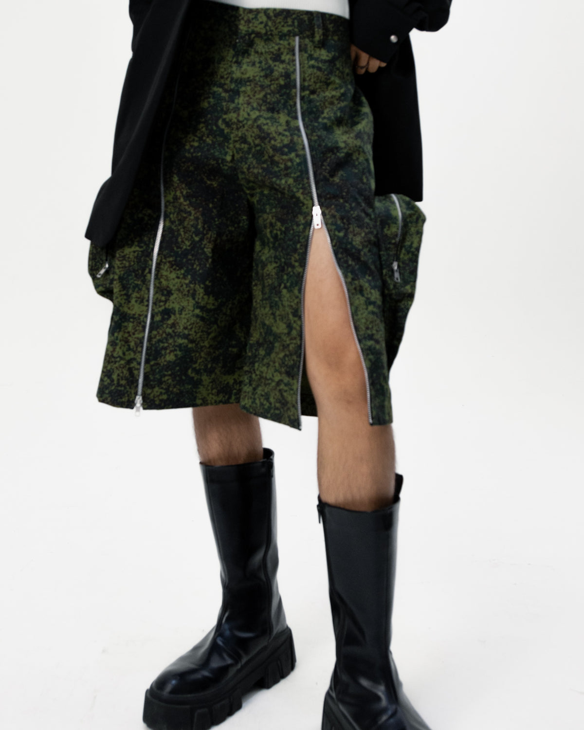 BLANC STUDIO Civil Slit Short - Camo