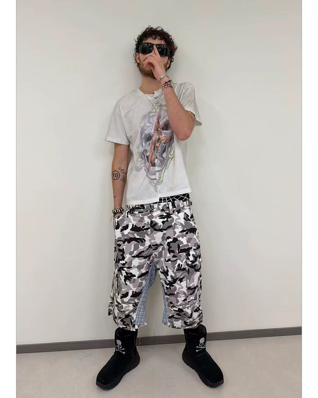 RICEWANG Asymmetric Misaligned Panel Distressed Graphic T-Shirt