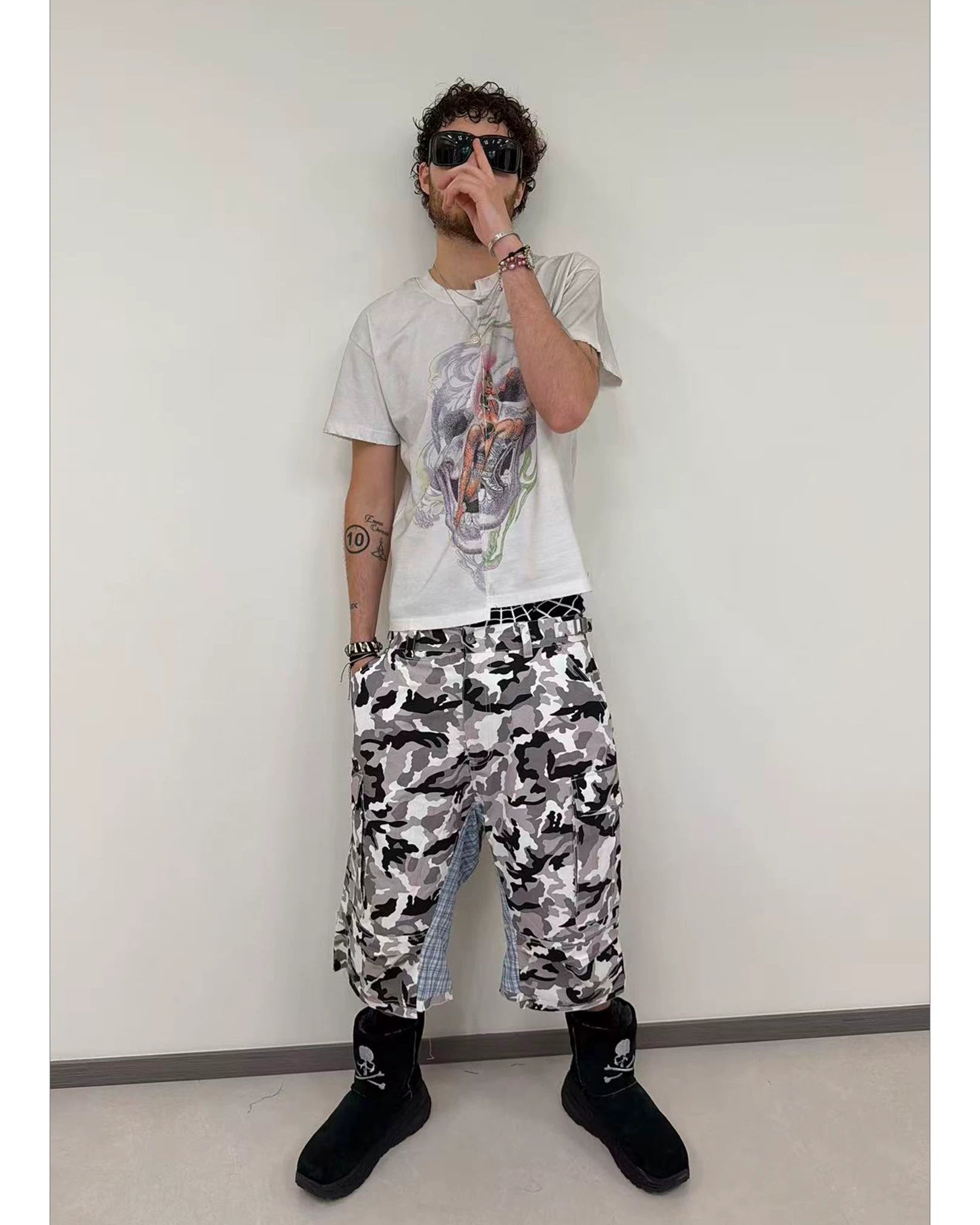 RICEWANG Asymmetric Misaligned Panel Distressed Graphic T-Shirt